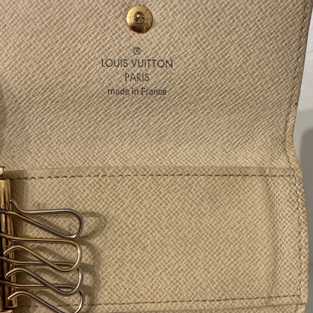 Authentic Louis Vuitton Damier Azur 4 Hook Key Case. - Picture 7 of 7
